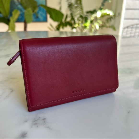 COACH Vintage Y2K Red Glovetanned Leather Wallet with Embossed Logo & Cartouche - Picture 7 of 16